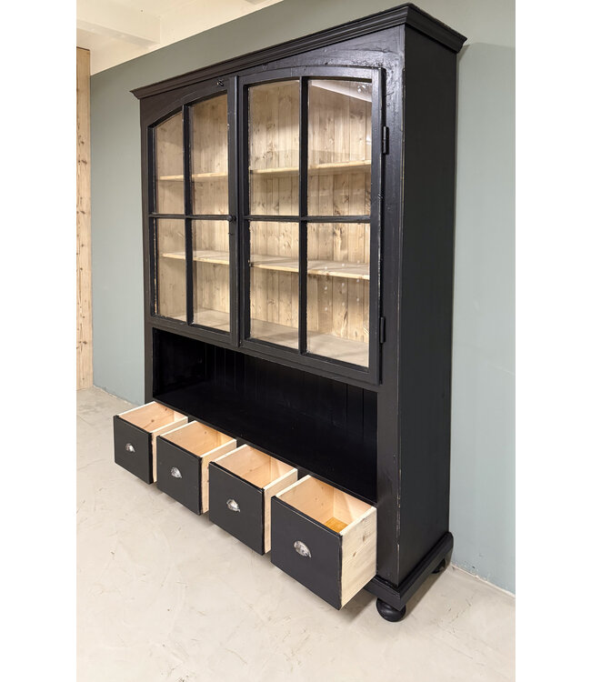 Vintage schwarzes Sideboard mit altem Glas | Vitrine