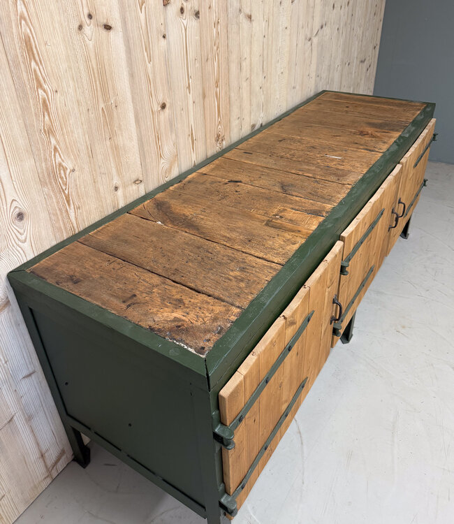 Vintage-Werkbank aus Stahl mit Holztüren