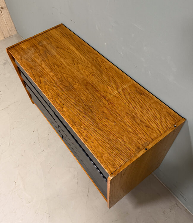 Jiri Jiroutek U-453 ladekast