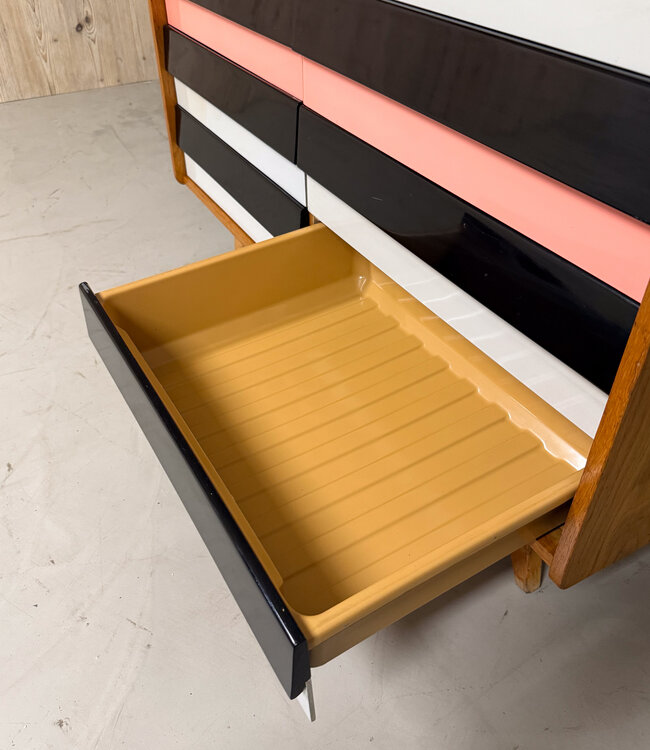 Jiri Jiroutek U-453 ladekast