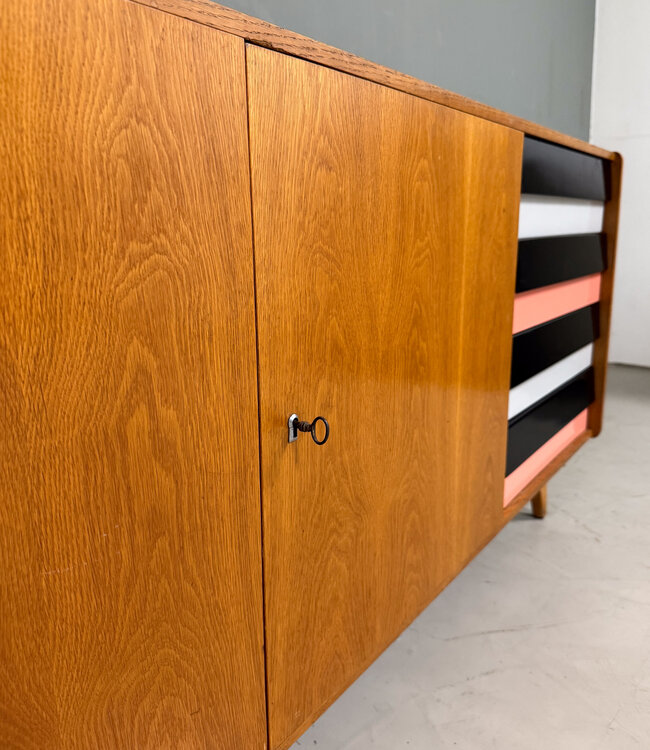 Jiri Jiroutek U-460 dressoir deuren en lades