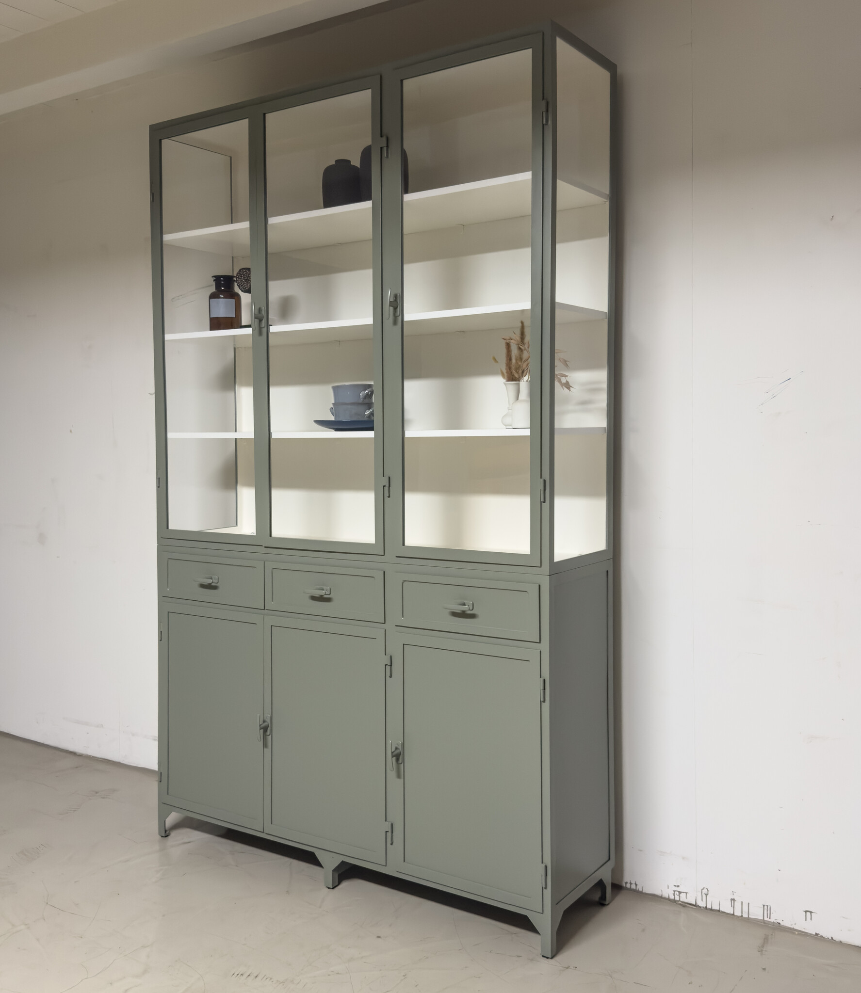 Steel display cabinet Leiden - Custom - Industrial & any RAL color ...