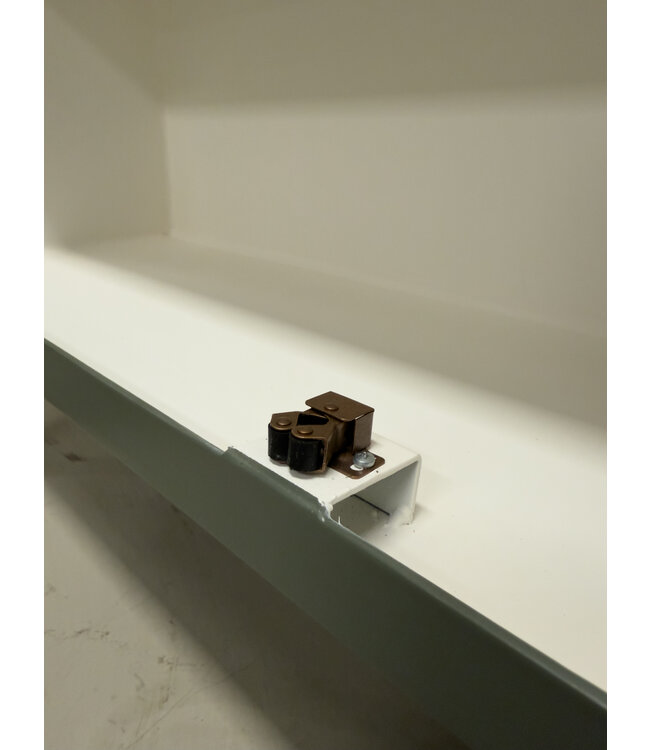 Stalen vitrinekast Hoorn