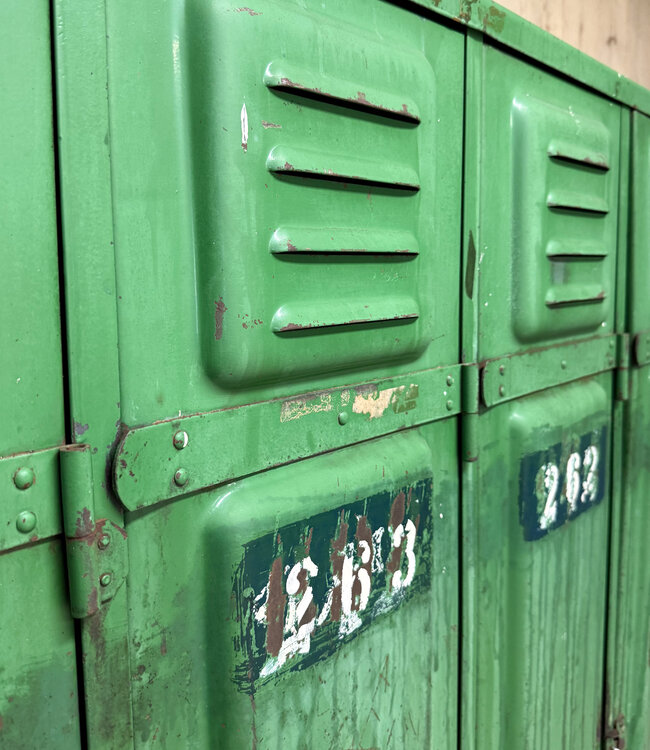 Vintage Schließfachschrank aus Metall