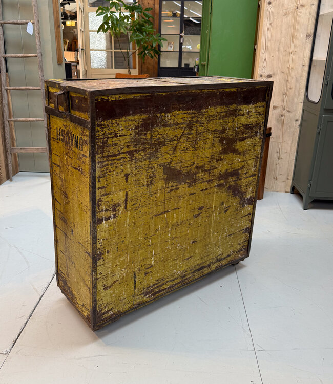 Industrieller Schuhschrank