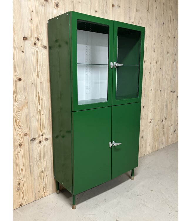Vintage medicijnkast groen