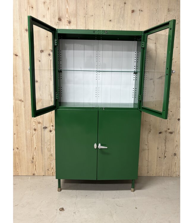 Vintage medicijnkast groen