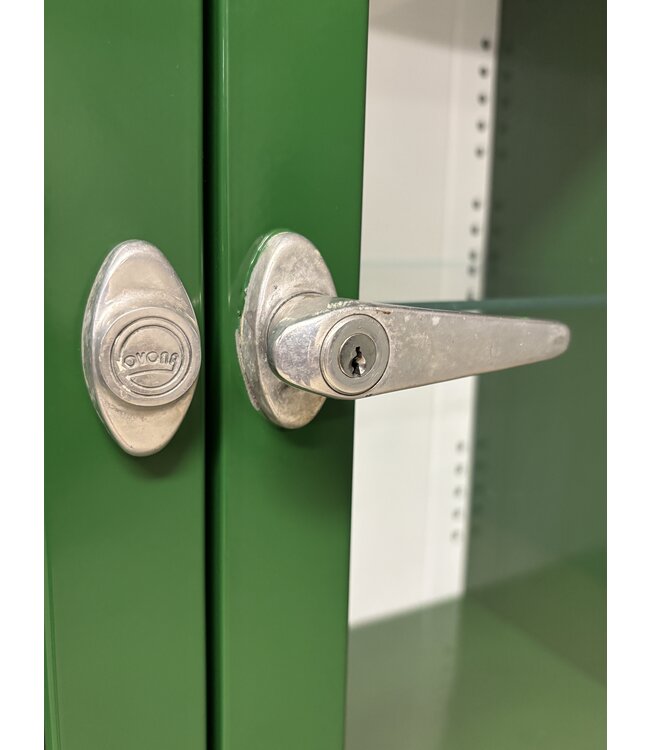 Vintage medicijnkast groen