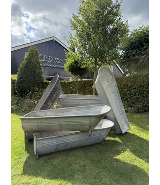 Ice bath / zinc bathtub