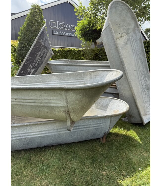 Ice bath / zinc bathtub