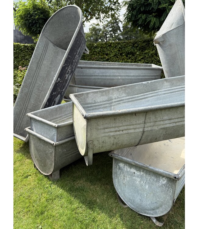 Ice bath / zinc bathtub