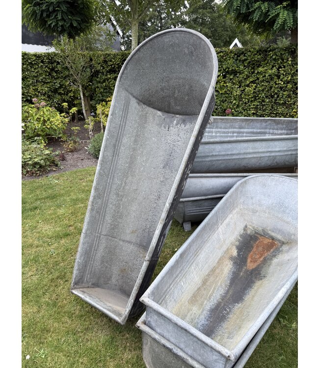 Ice bath / zinc bathtub