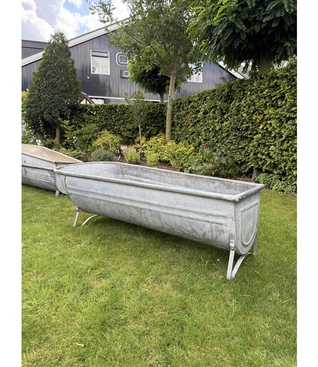 Ice bath / zinc bathtub