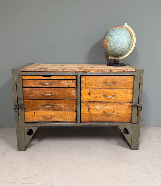 Vintage chest of drawers workbench