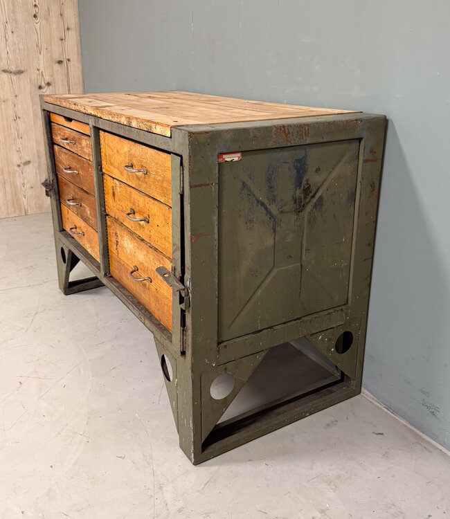 Vintage ladekast werkbank