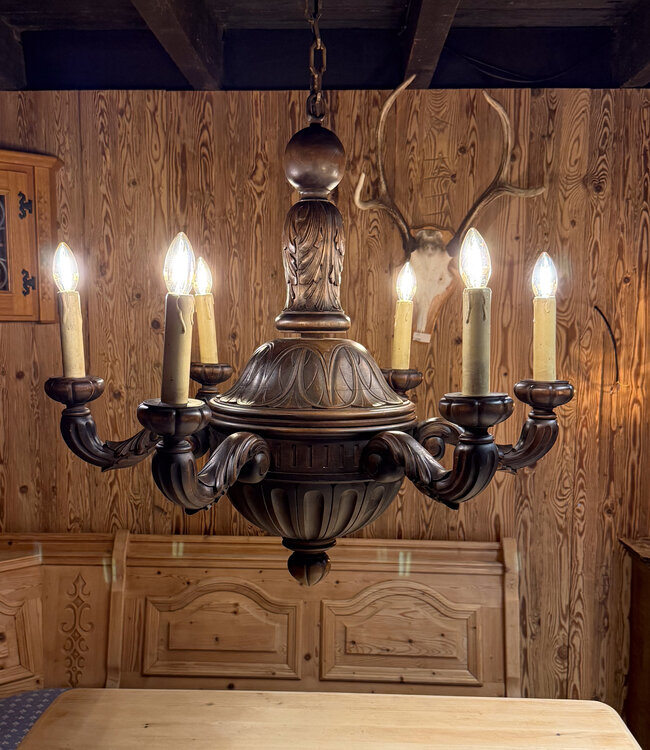 Kronleuchter aus Holz
