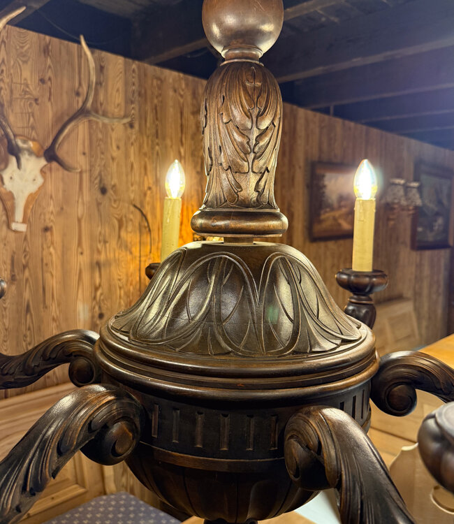 Kronleuchter aus Holz