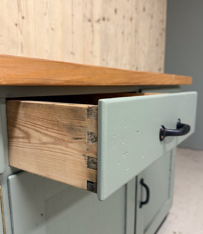 Houten industrieel dressoir met lades