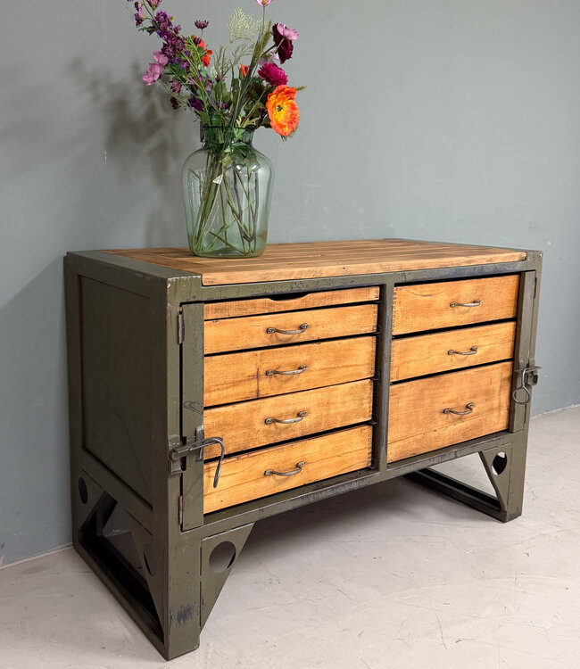 Industrielles Sideboard / Kommode