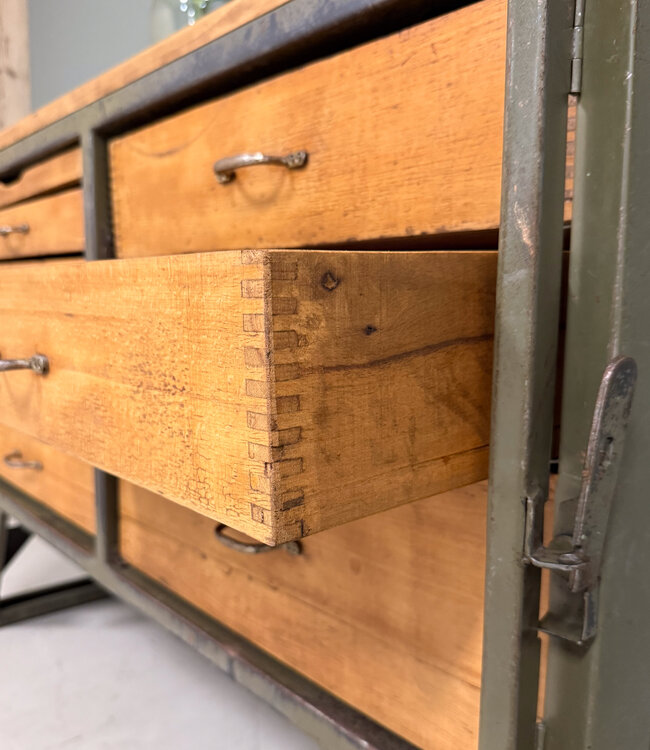 Vintage Sideboard / Kommode