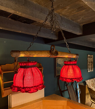 Vintage Alpine Pendelleuchte – Doppelschirm mit Holzbalken