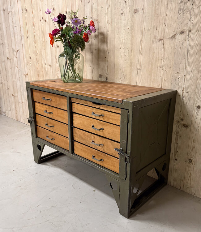 Industrial chest of drawers