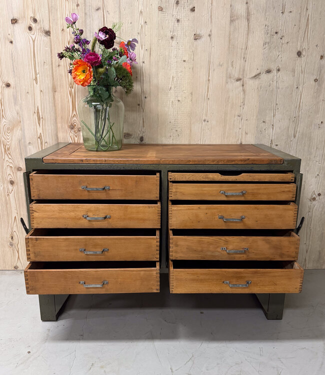 Vintage chest of drawers