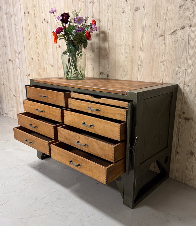Vintage chest of drawers