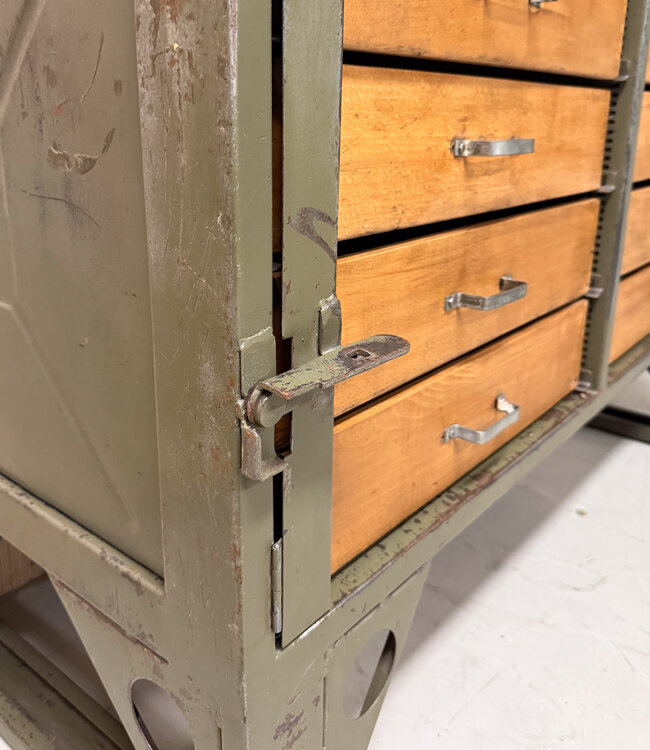 Vintage chest of drawers