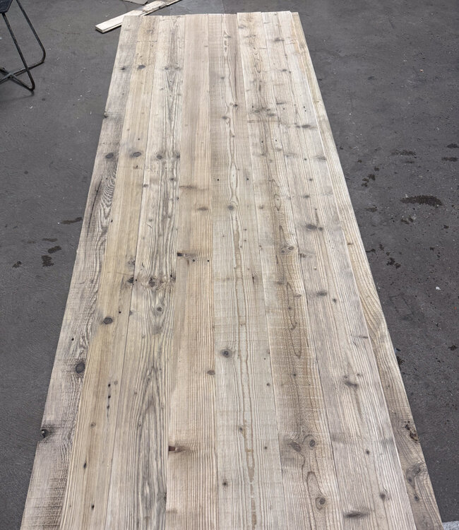 Wandverkleidung aus Altholz – nachhaltige alpine Holzplanken mit Nut und Feder