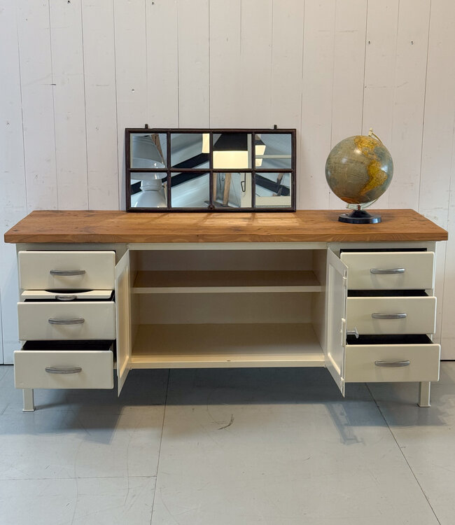 Industrial baker's workbench / cooking island