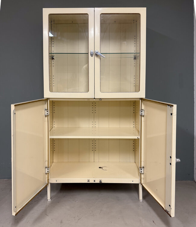 Vintage Apothekerschrank / Medizinschrank