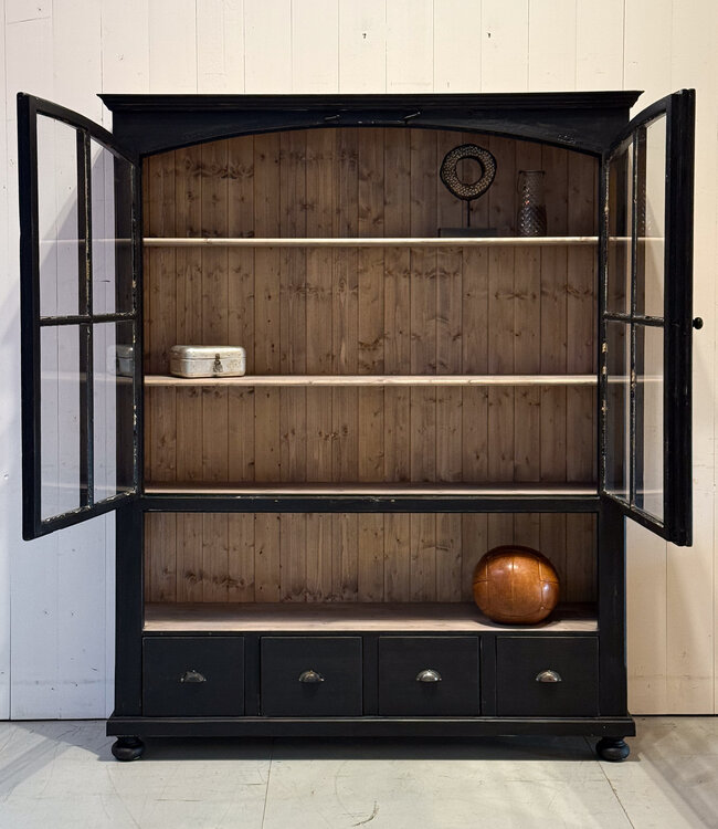Schwarzer Vintage-Vitrinenschrank mit altem Glas | Buffetschrank