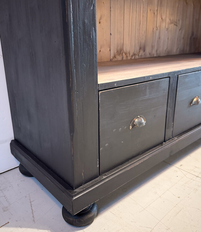 Schwarzer Vintage-Vitrinenschrank mit altem Glas | Buffetschrank