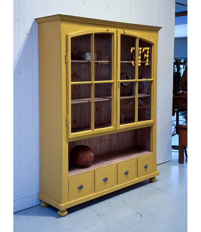 Gele vintage vitrinekast hout