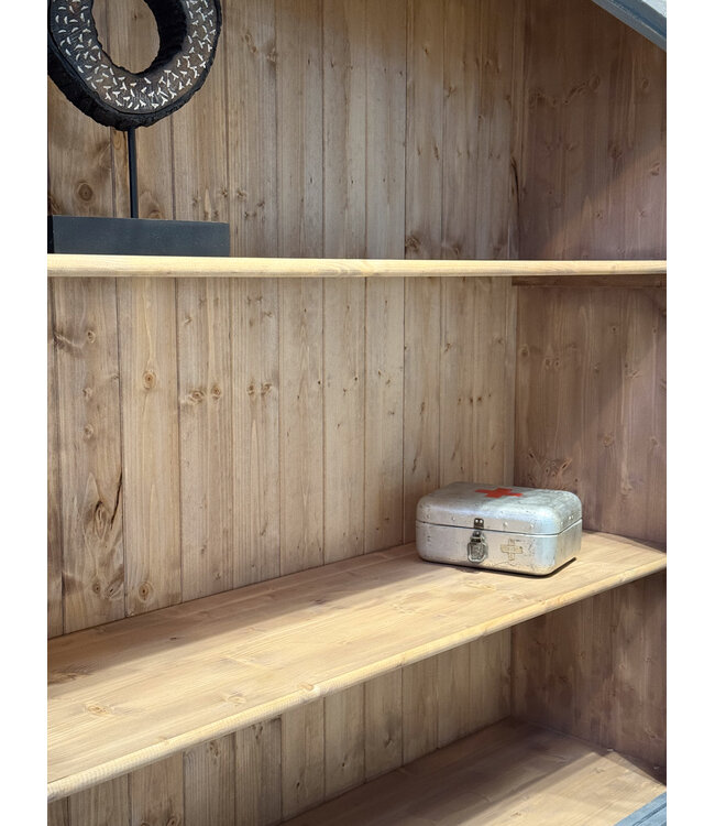 Vintage grijze buffetkast met oud glas | Vitrinekast