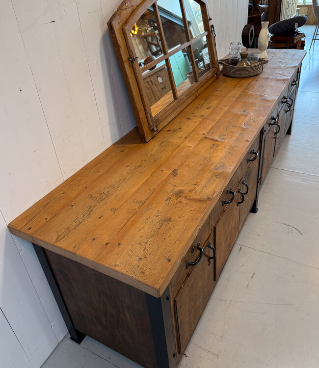 Industrielles Sideboard aus Holz mit Schubladen
