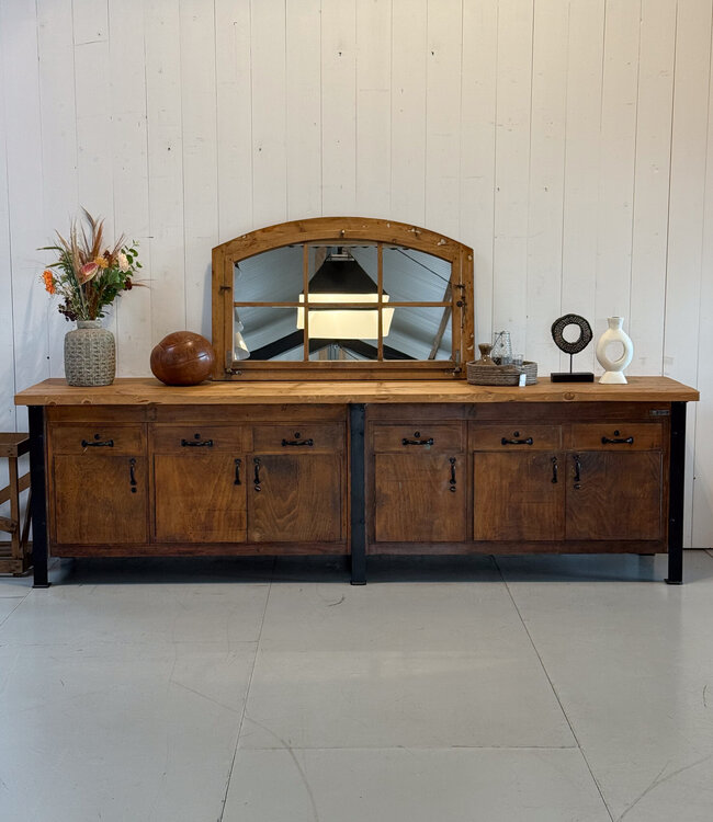 Vintage-Sideboard aus Holz mit Schubladen