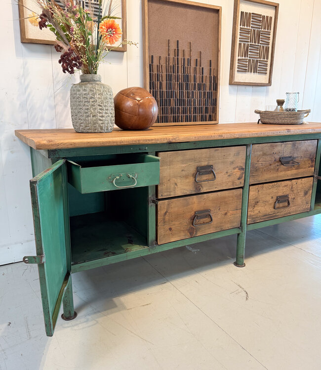 Vintage-Sideboard