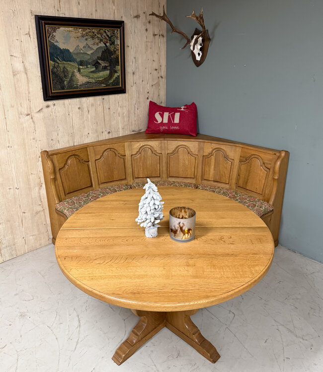 Austrian round seating | Stube seating area | Round sofa + table