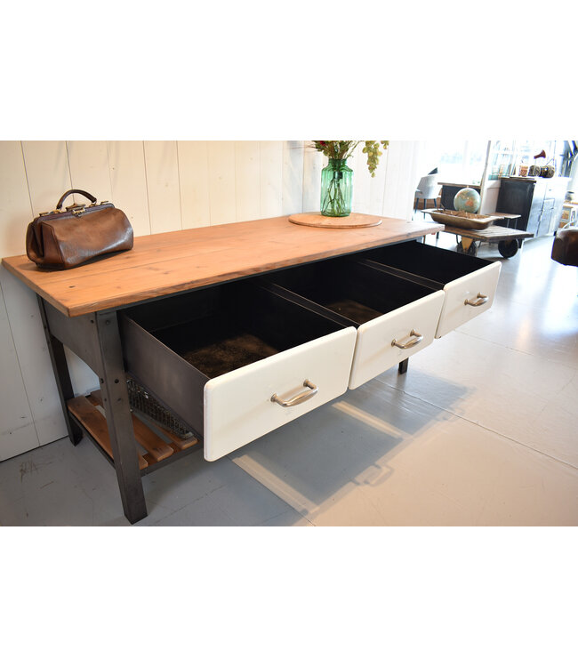 Vintage bakkerswerkbank