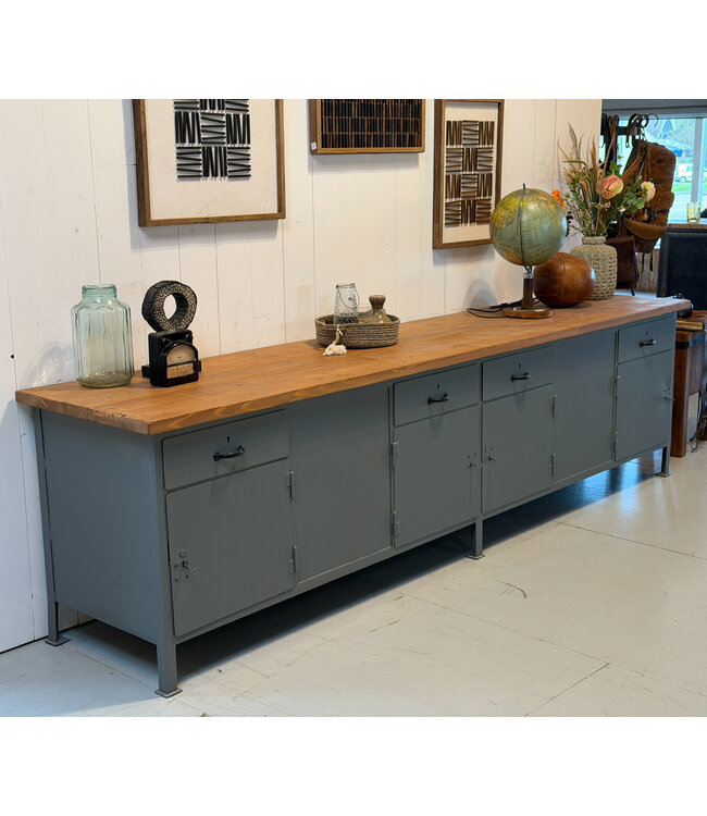 Industrieel dressoir met lades