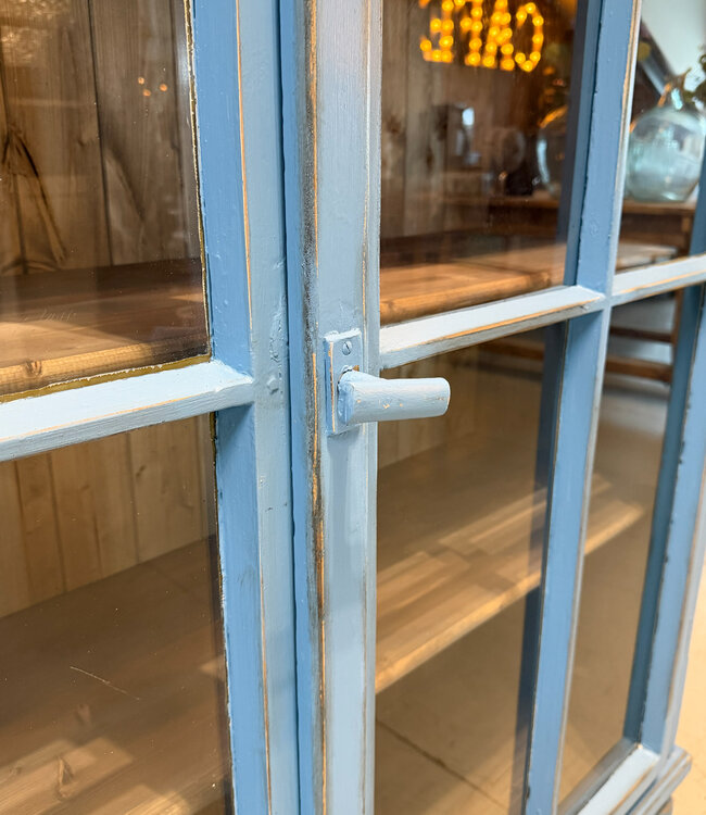 Vintage blauer Vitrinenschrank
