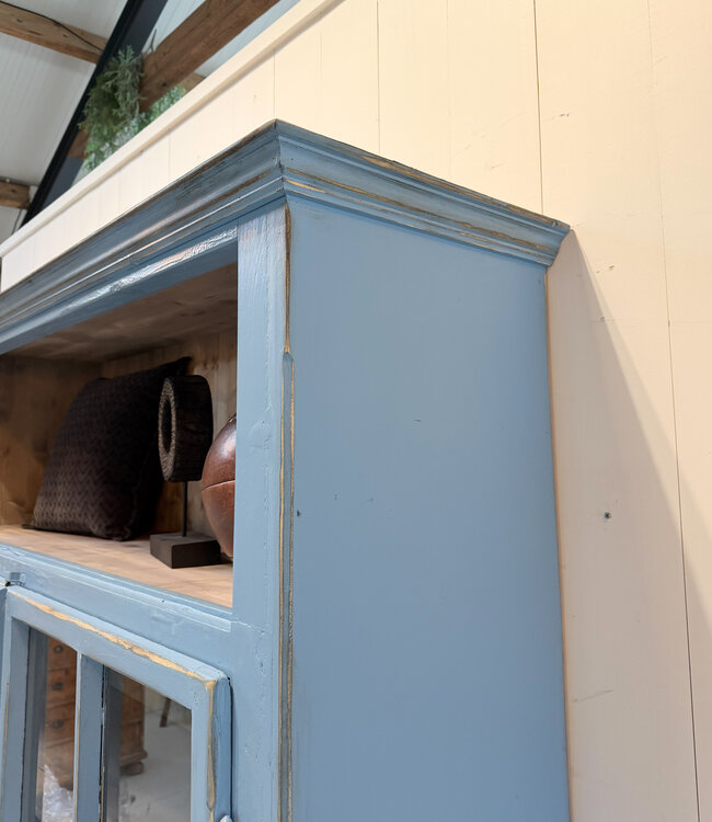 Vintage blauer Vitrinenschrank