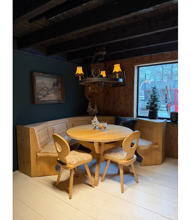 Round seating area | Vintage Alpen Stube set | Round seating area with table and chairs