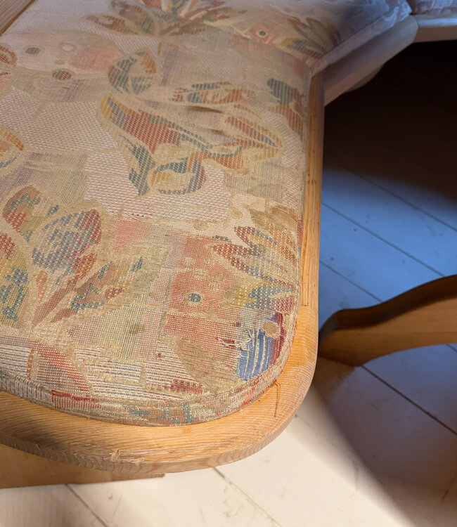 Round seating area | Vintage Alpen Stube set | Round seating area with table and chairs