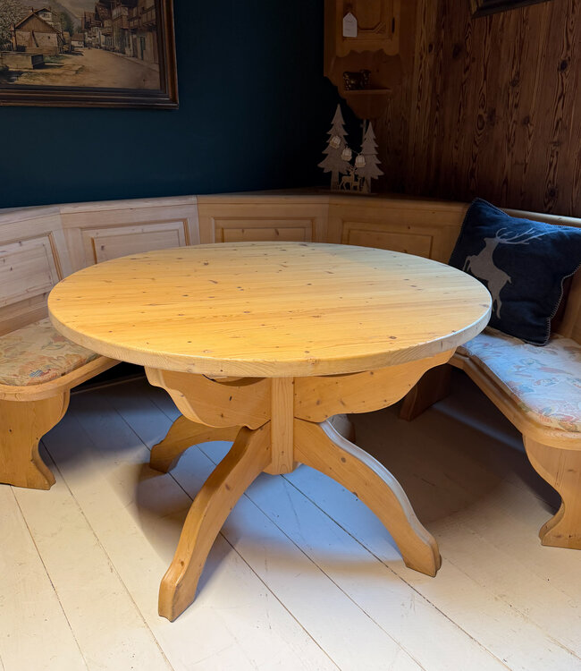 Round seating area | Vintage Alpen Stube set | Round seating area with table and chairs