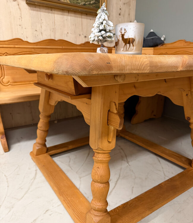 Sitzbereich der österreichischen Alpen-Stube