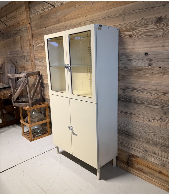 Vintage Apothekerschrank / weißer Medizinschrank
