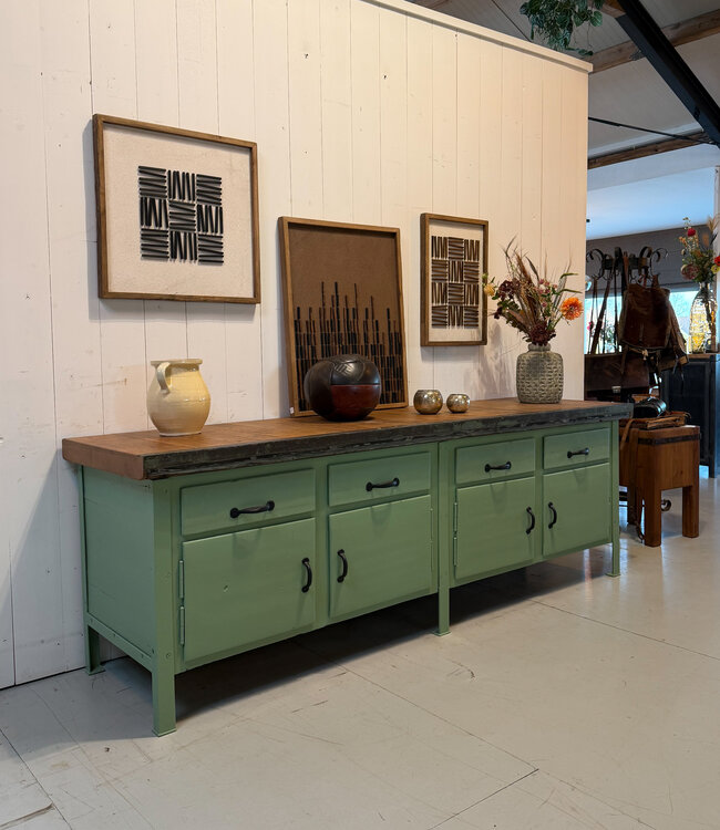 Green industrial workbench